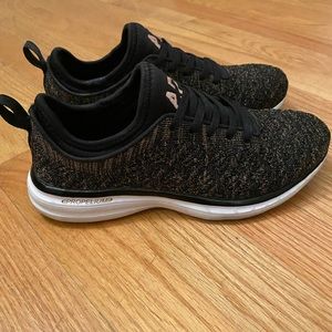 Women’s TechLoom Phantom APL Running Shoes 6.5